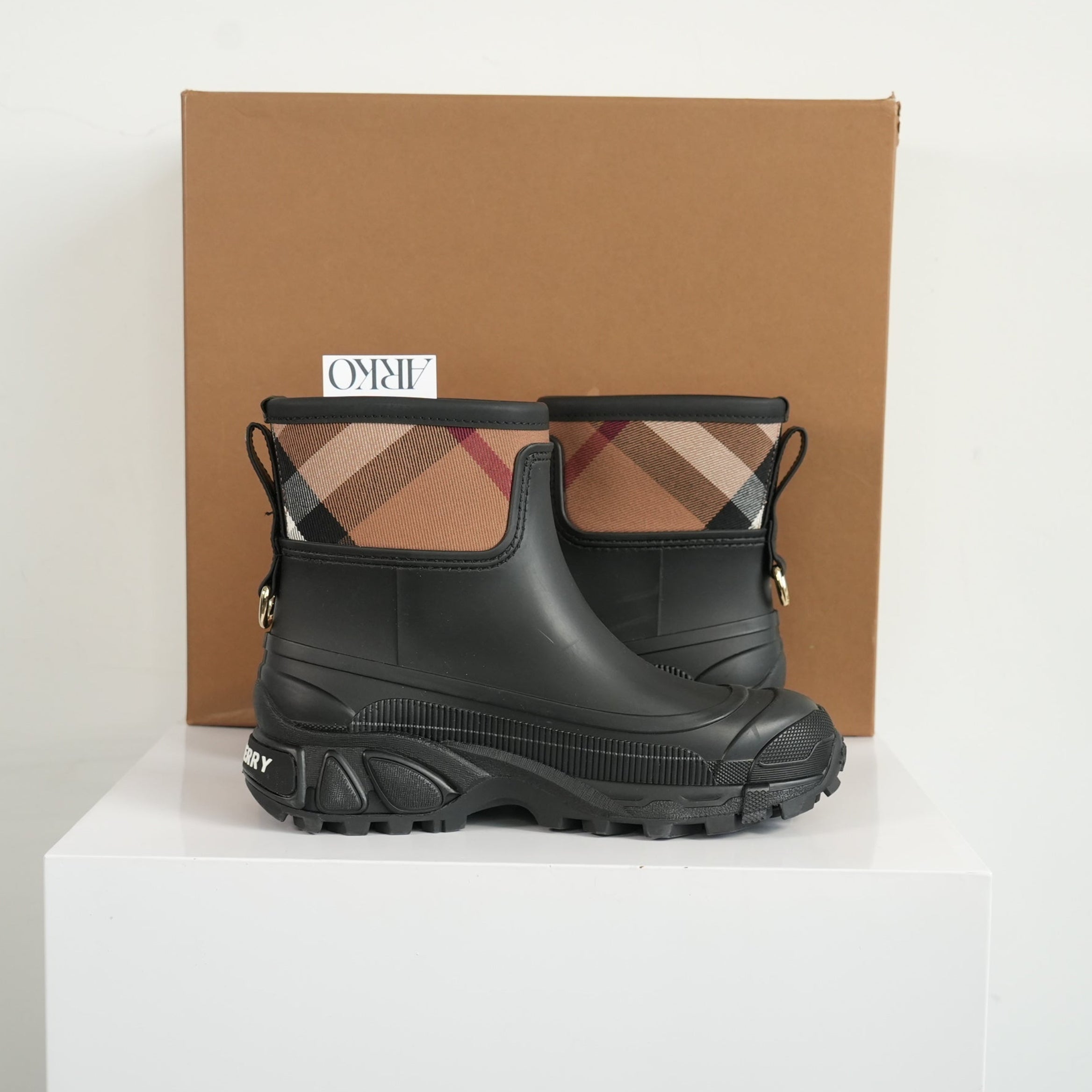 Burberry Ryan Ankle Rain Boots Size 37 With box