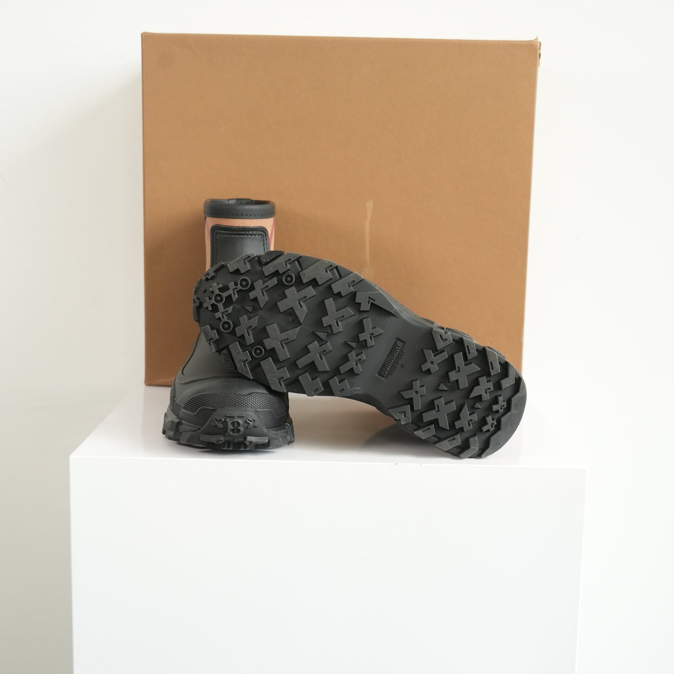 Burberry Ryan Ankle Rain Boots Size 37 With box