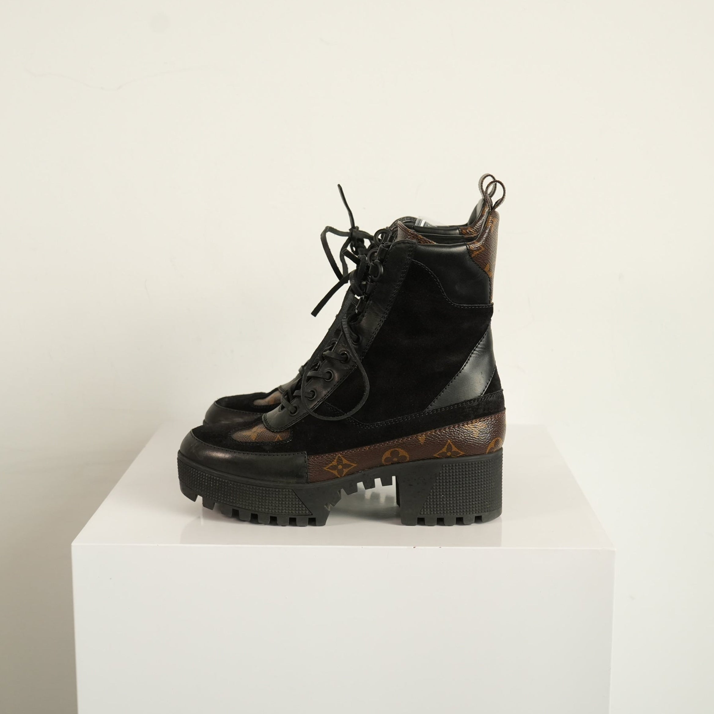 Louis Vuitton Laureate Desert Boot Size 37