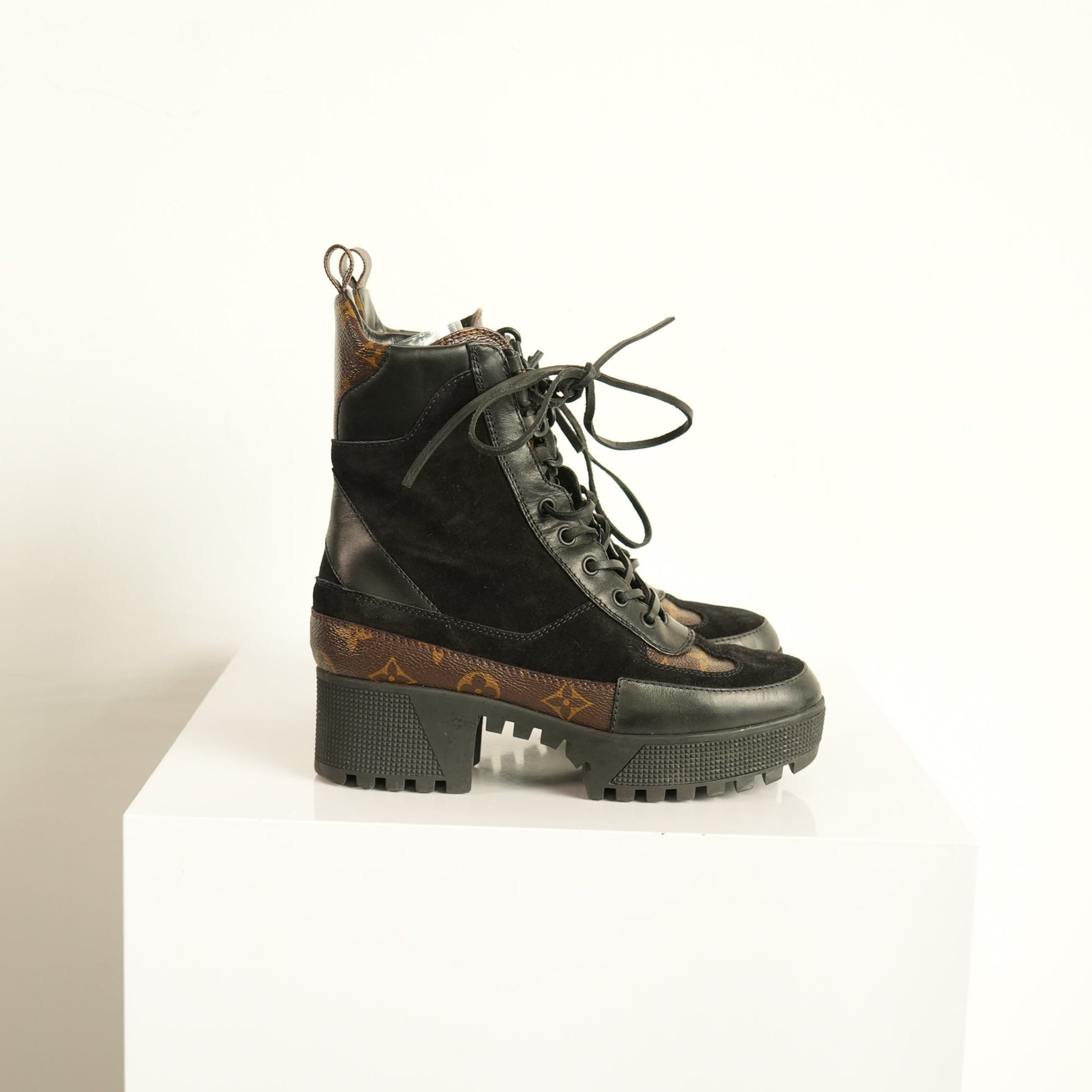 Louis Vuitton Laureate Desert Boot Size 37