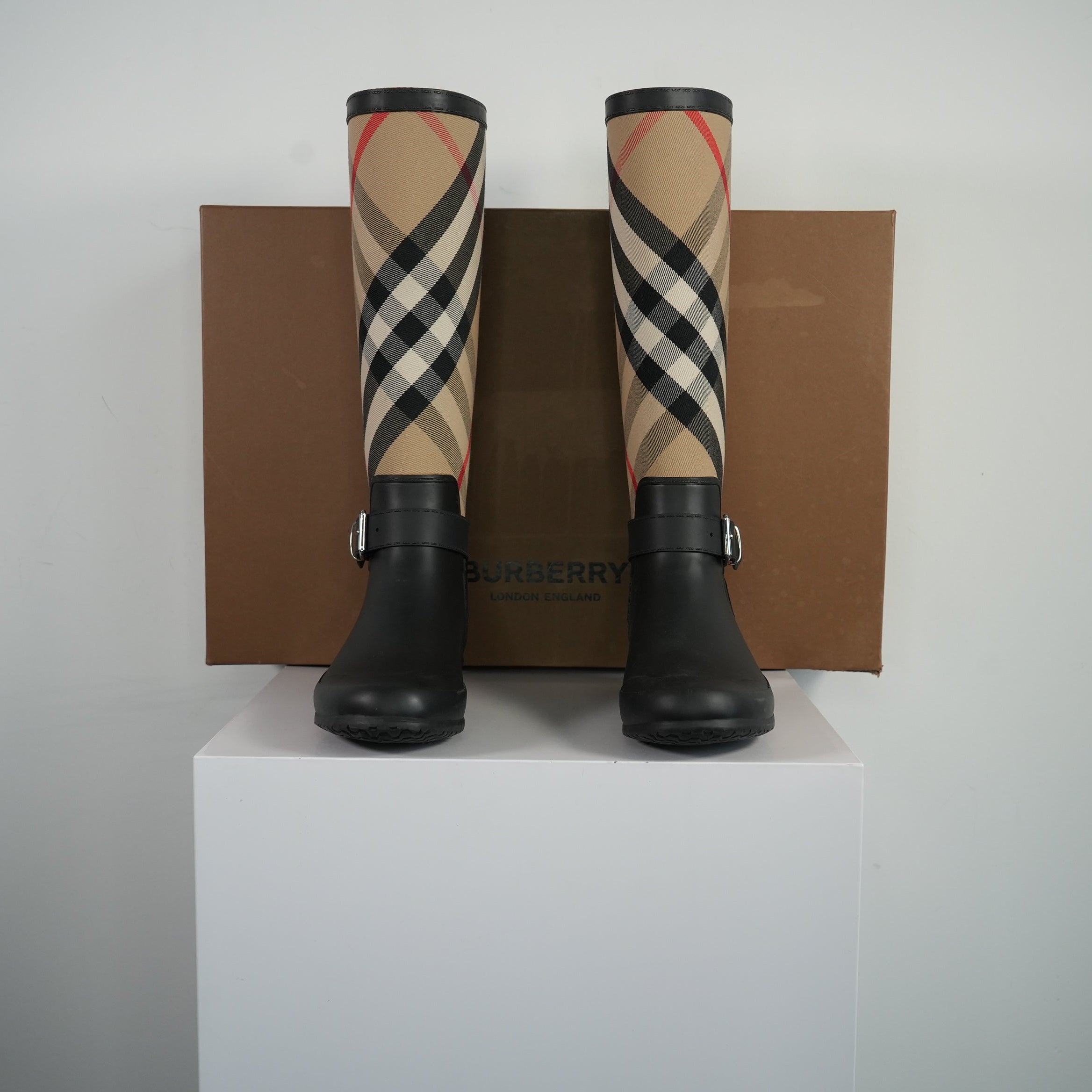 Burberry Simeon Vintage Check Rain Boots Size 37 With Box