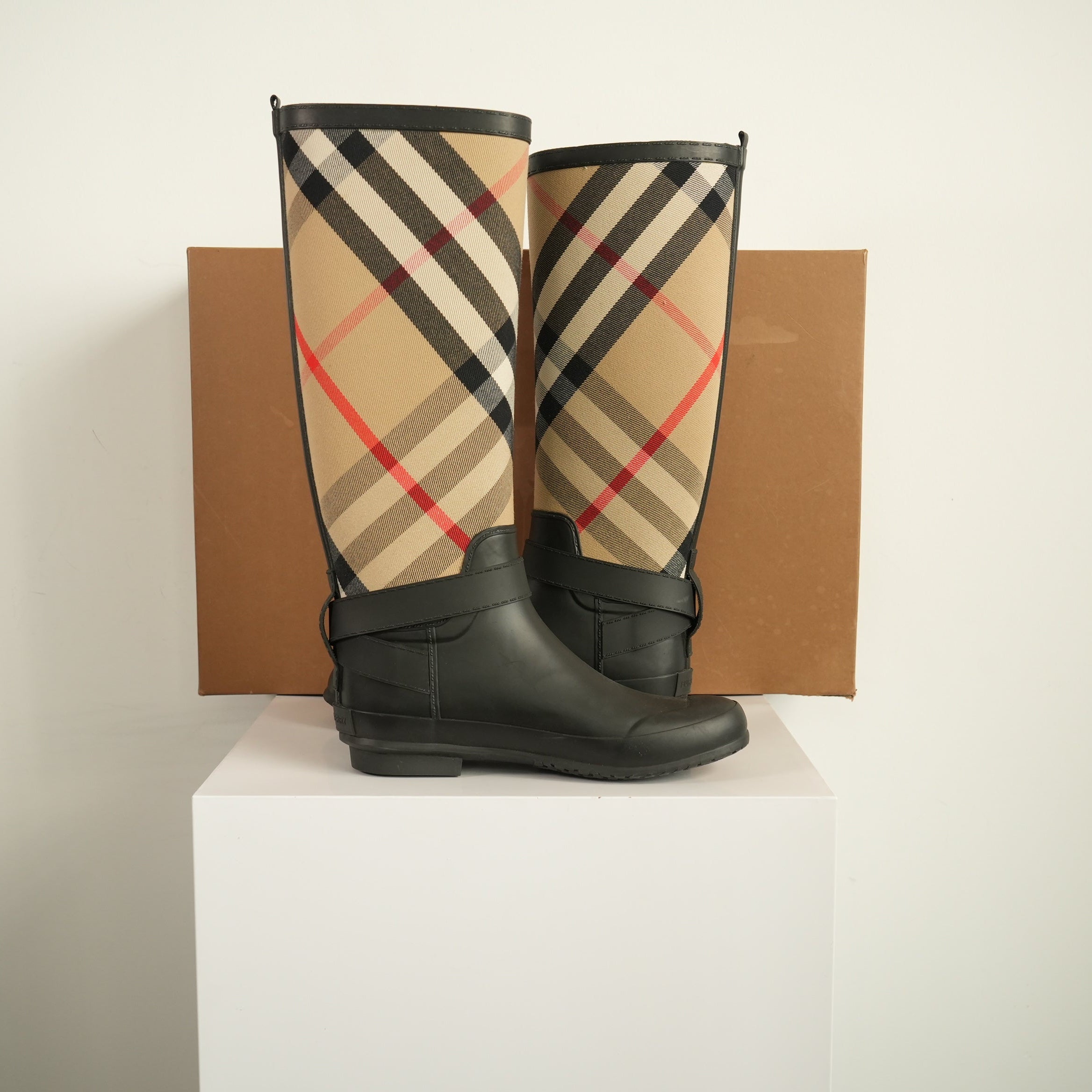 Burberry Simeon Vintage Check Rain Boots Size 37 With Box