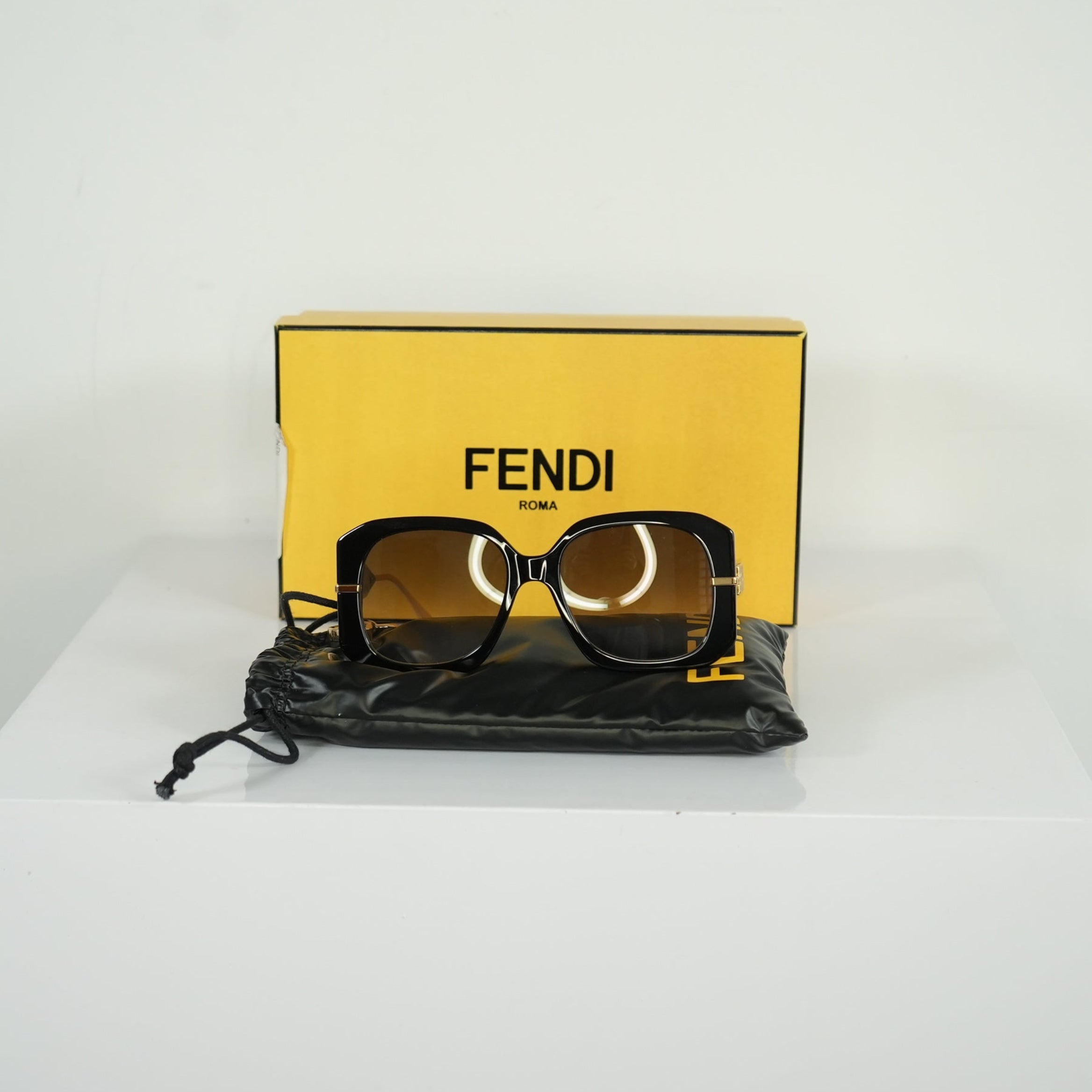 Fendi Black Fendigraphy FE40065I Square Sunglasses