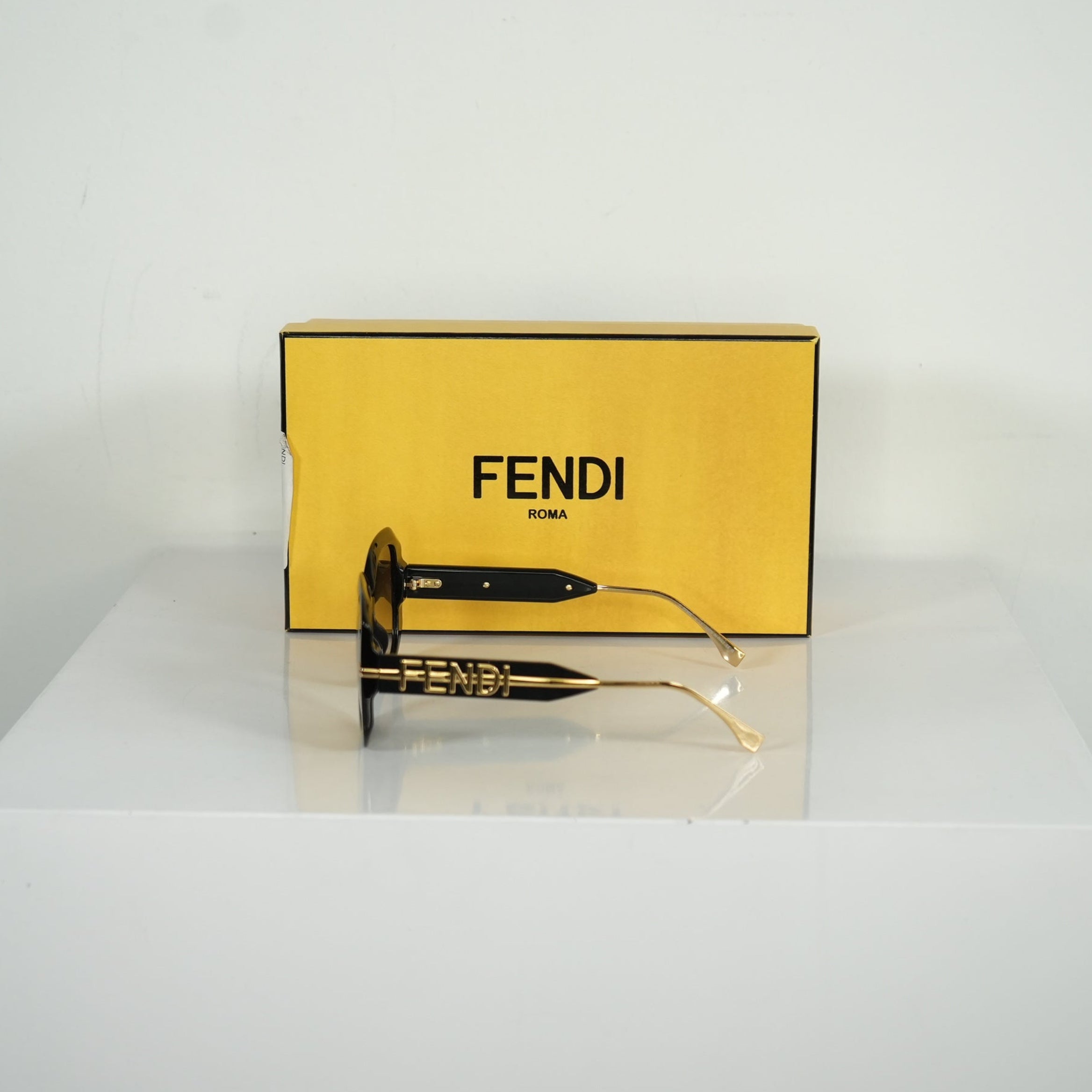 Fendi Black Fendigraphy FE40065I Square Sunglasses