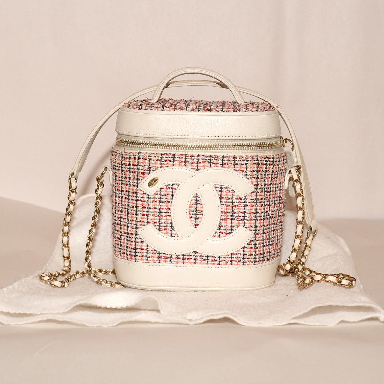SF EXCLUSIVE: Chanel CC Mania Vanity Case Tweed with Lambskin