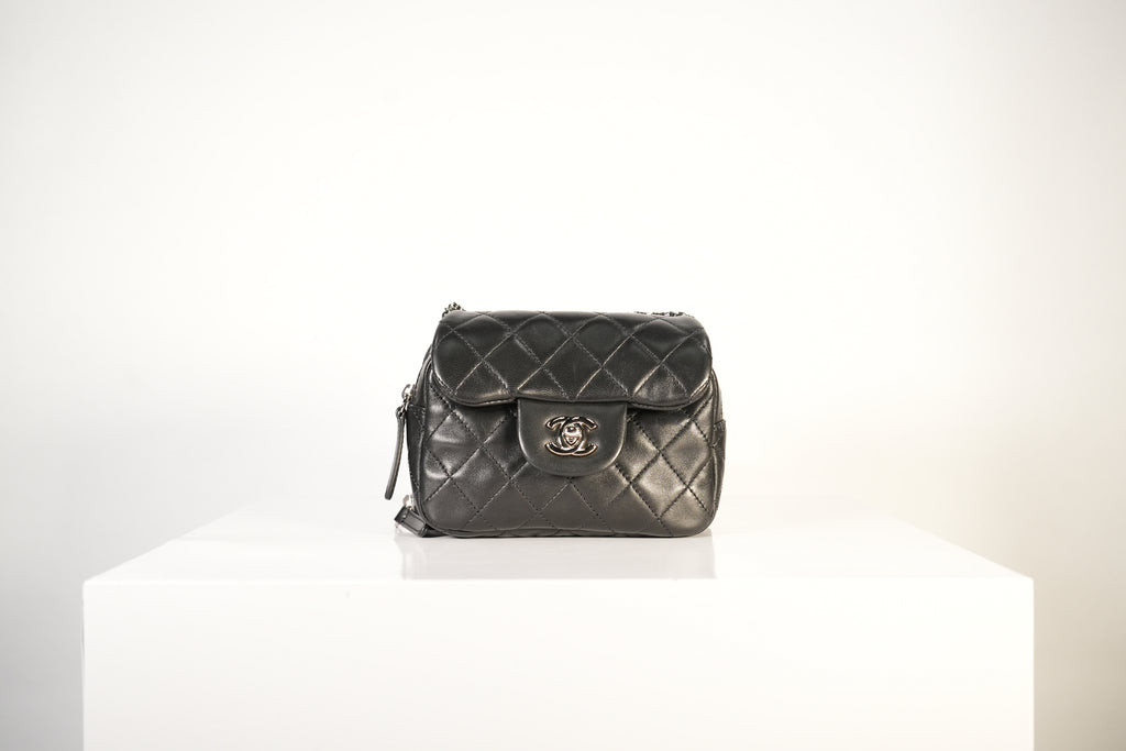 Chanel Black Flap Crossbody Signature Interlocking CC Turn-Lock