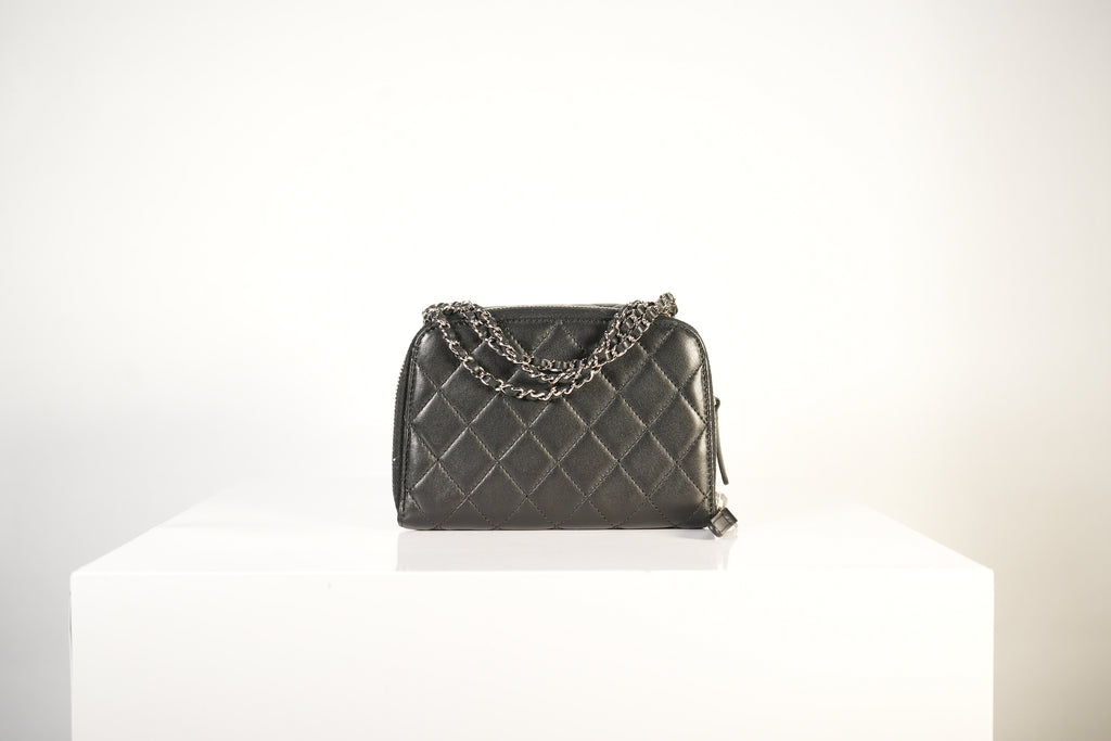 Chanel Black Flap Crossbody Signature Interlocking CC Turn-Lock