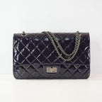 Chanel 2.55 Reissue in size 227 hadnbag in purple quilted patent leather (dustbag)