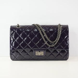 Chanel 2.55 Reissue in size 227 hadnbag in purple quilted patent leather (dustbag)