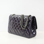 Chanel 2.55 Reissue in size 227 hadnbag in purple quilted patent leather (dustbag)