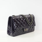 Chanel 2.55 Reissue in size 227 hadnbag in purple quilted patent leather (dustbag)