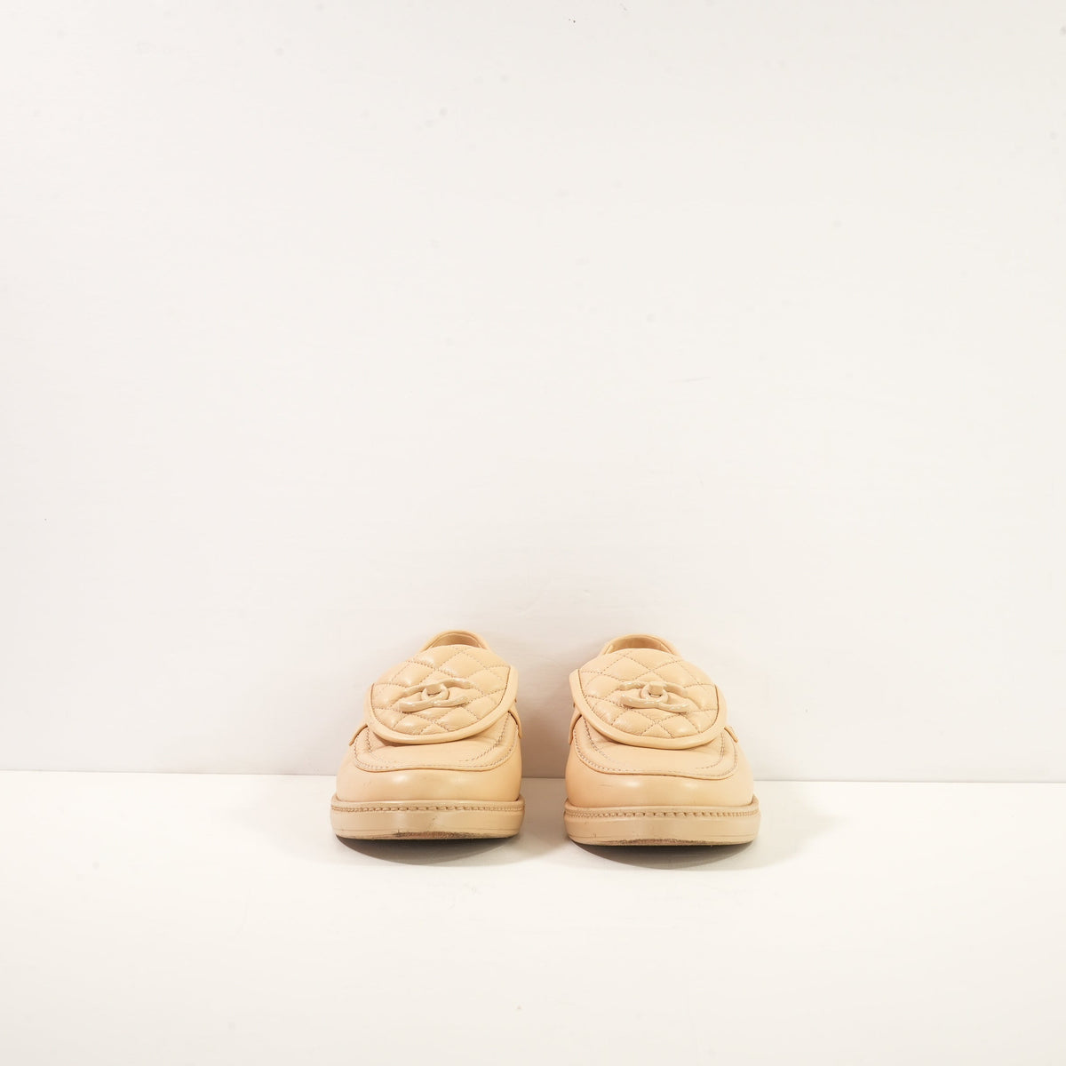 Chanel Quilted Turnlock CC Logo in Beige Lambskin (38 1/2)