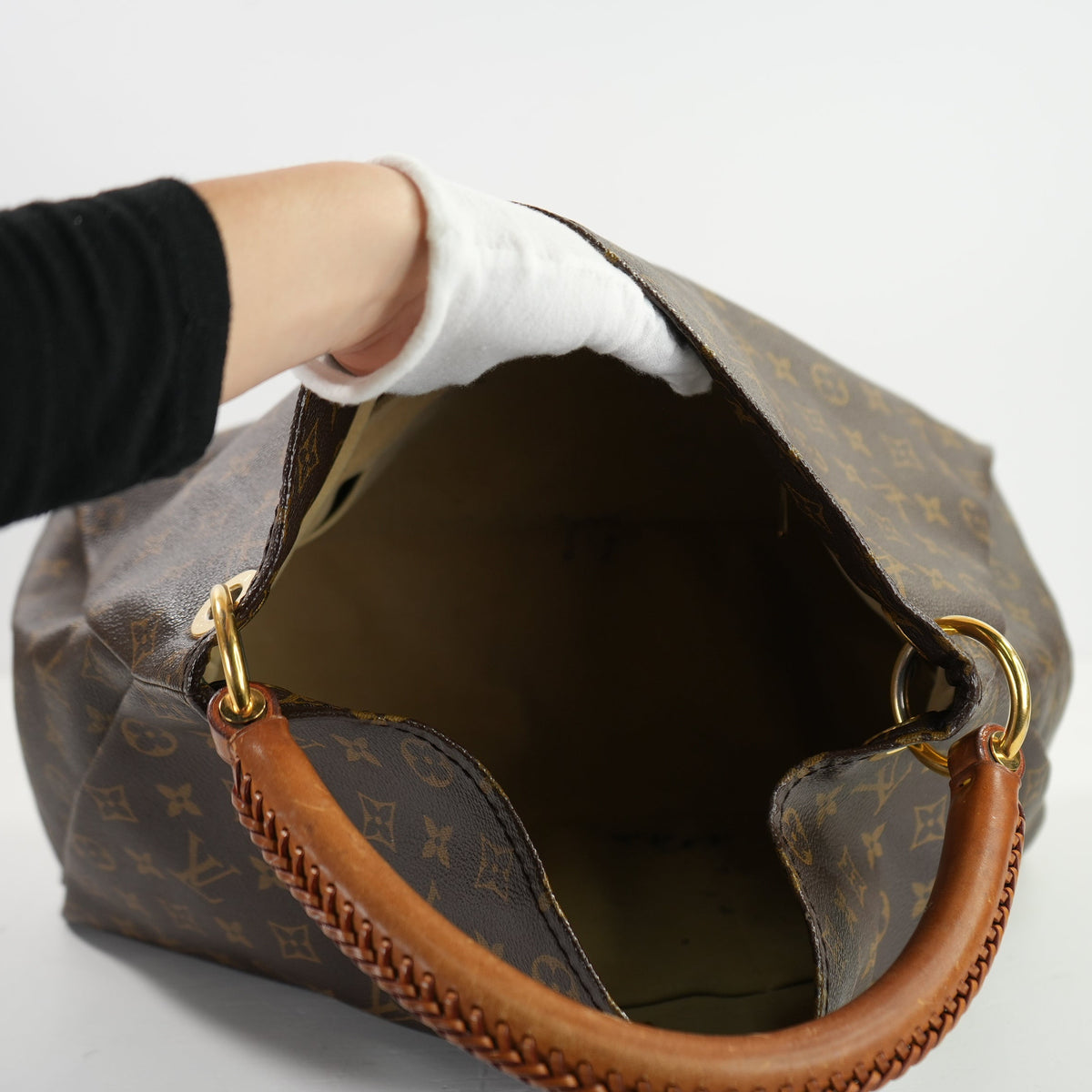 Louis Vuitton Artsy Monogram Bag