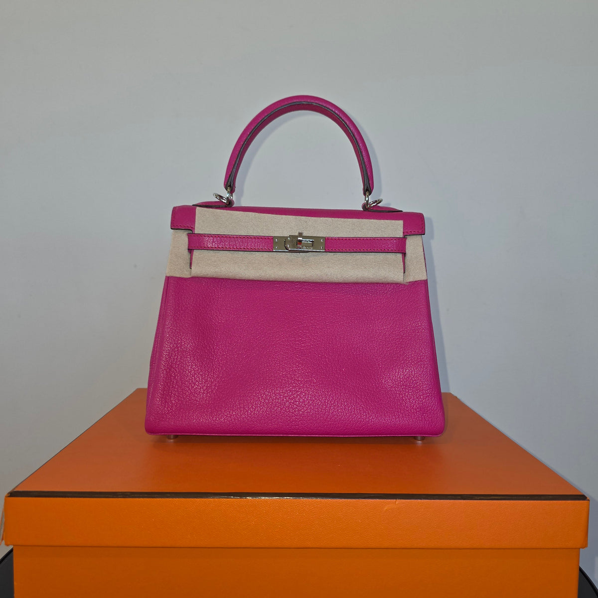 Hermes Kelly 25 Rose Shocking Chevre 2008 (L) Full Set