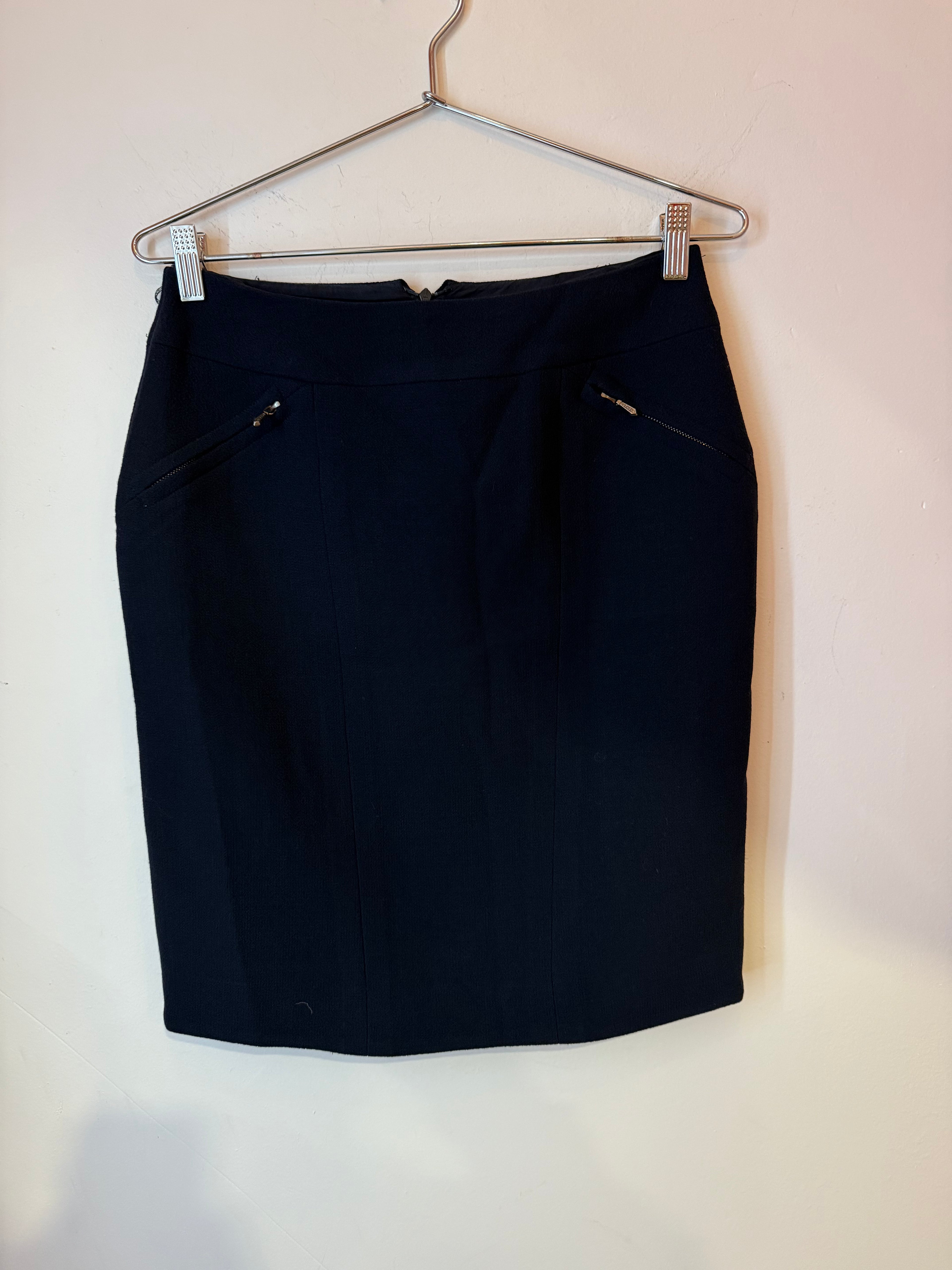 Chanel Boutique Black Pencil Knee-Length Skirt with Zipper detail Size 38