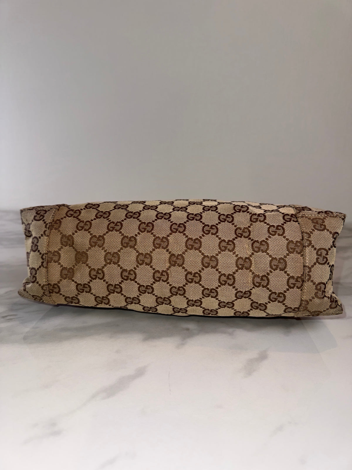 Japan Exclusive: Vintage Gucci GG Supreme Monogram Canvas Hobo Shoulder Bag – Beige/Ebony with Red Leather Trim