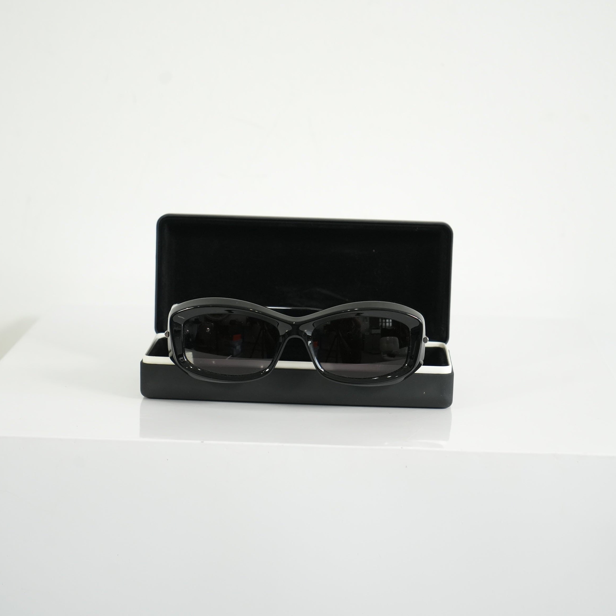 Givenchy GV40044U Oval Acetate Sunglasses w/ case