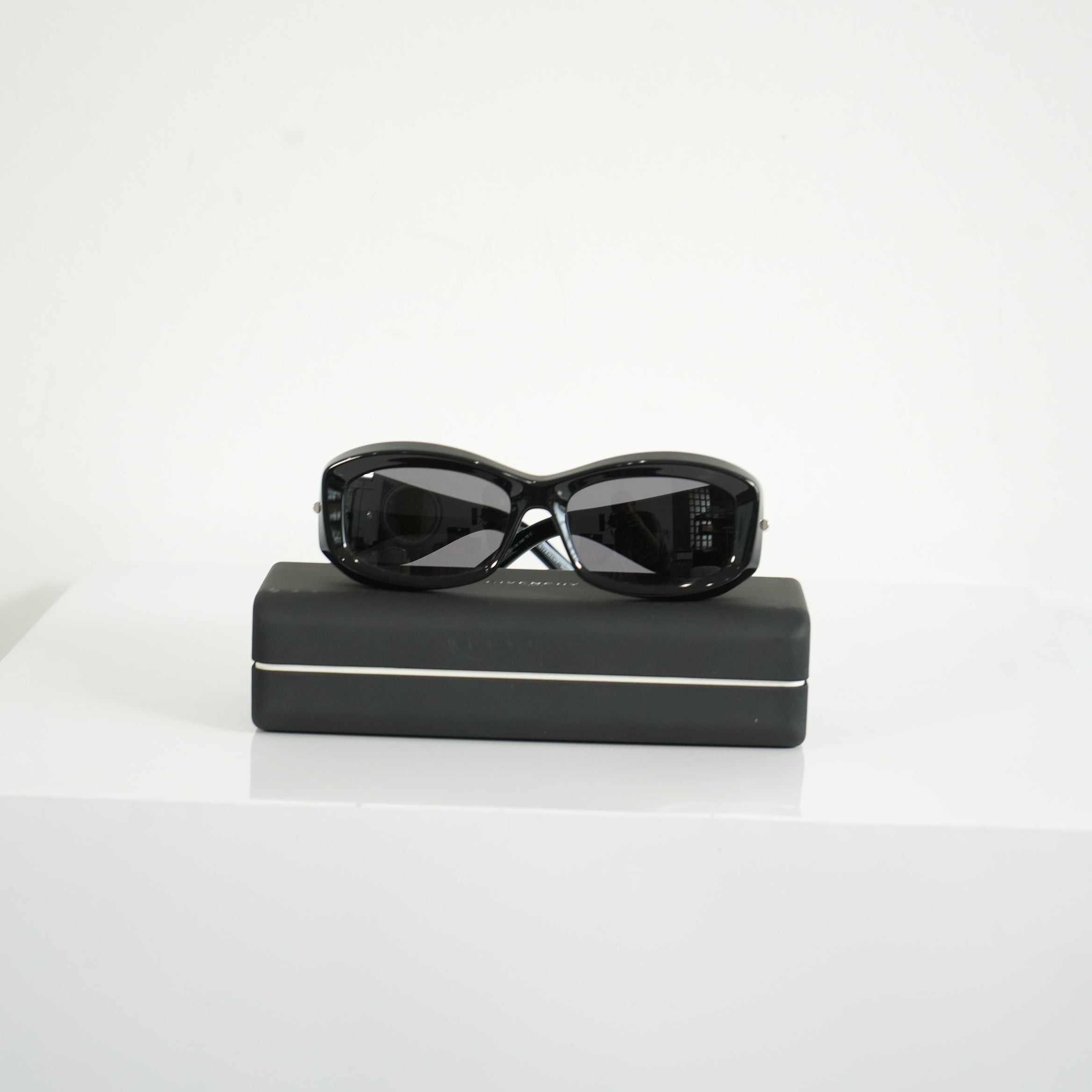 Givenchy GV40044U Oval Acetate Sunglasses w/ case
