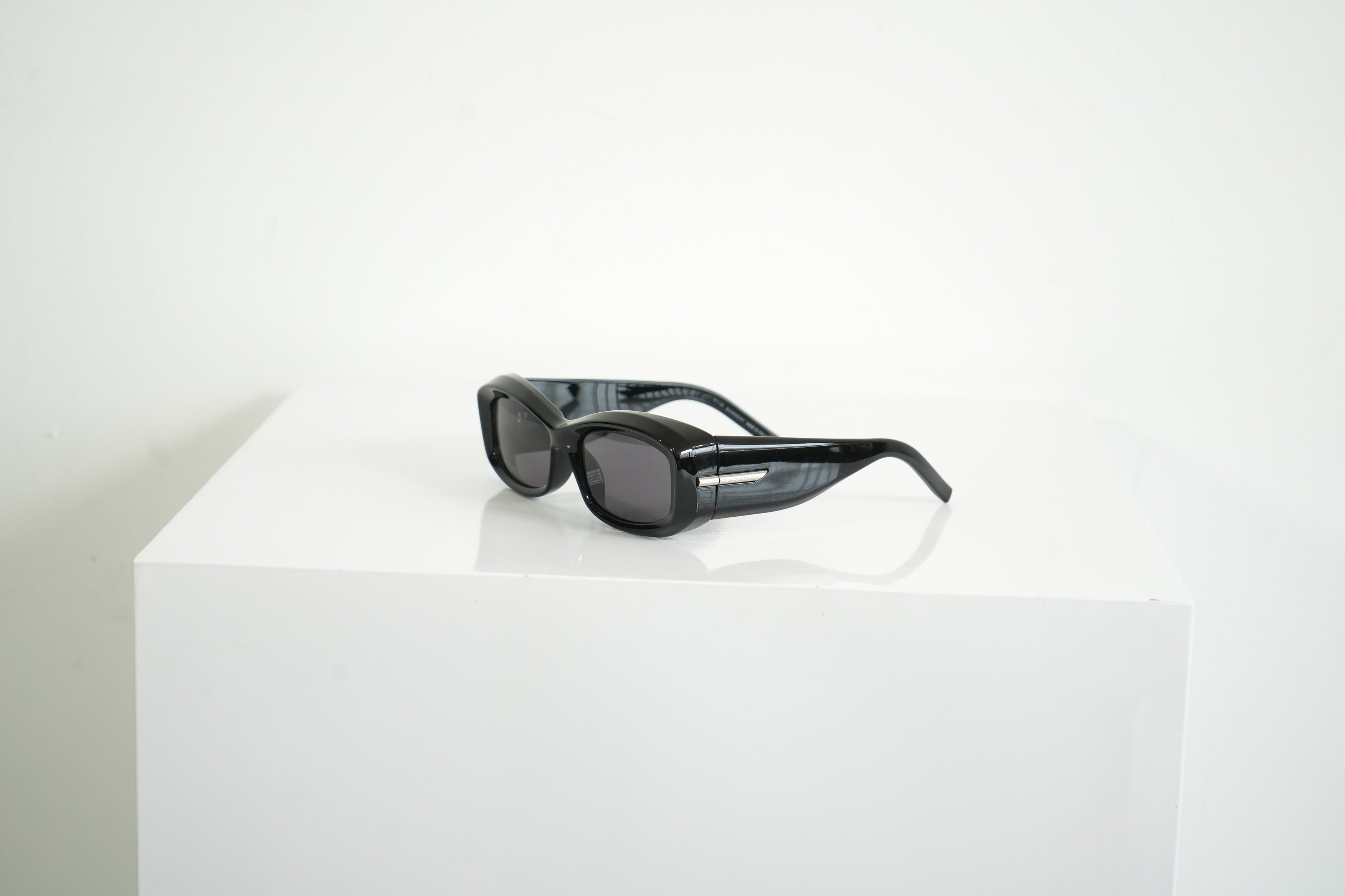 Givenchy GV40044U Oval Acetate Sunglasses w/ case