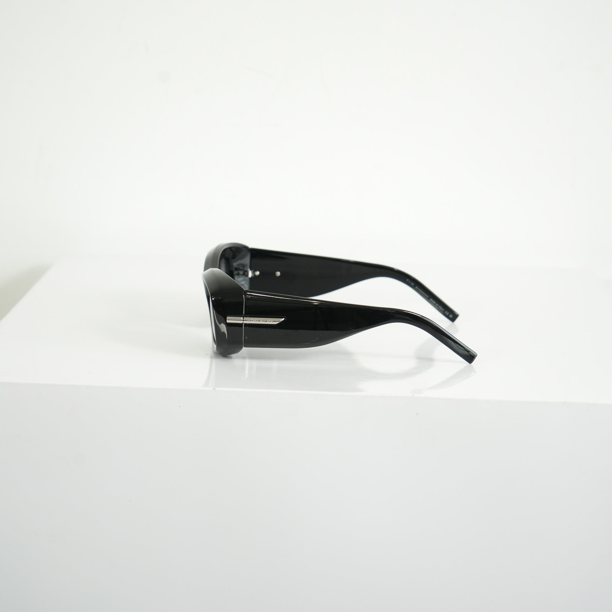 Givenchy GV40044U Oval Acetate Sunglasses w/ case