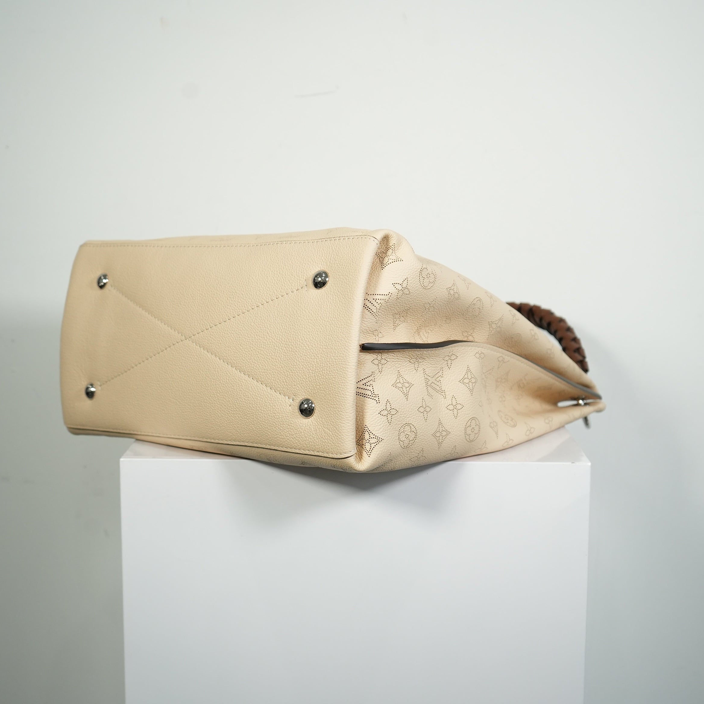 Louis Vuitton Caramel Hobo Creme Beige Mahina Perforated Calf Leather Bag FULL SET