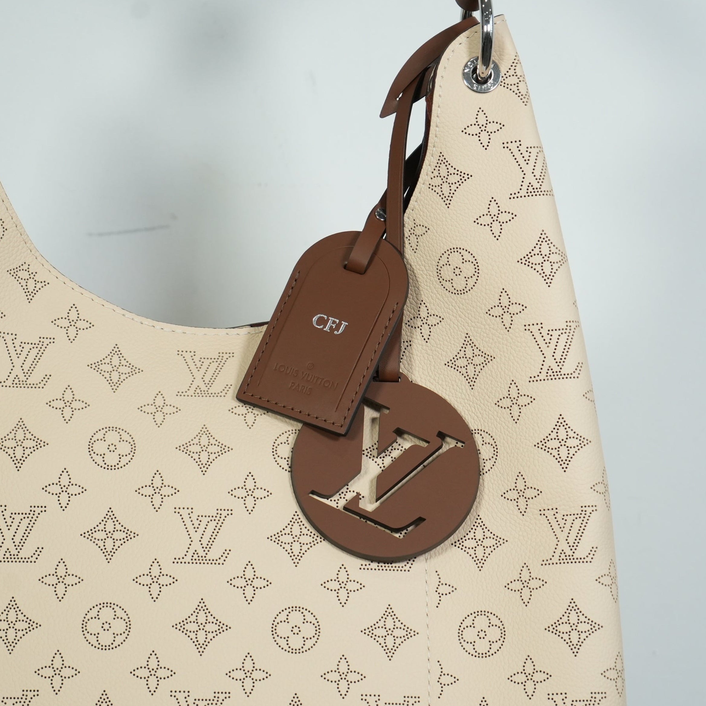 Louis Vuitton Caramel Hobo Creme Beige Mahina Perforated Calf Leather Bag FULL SET