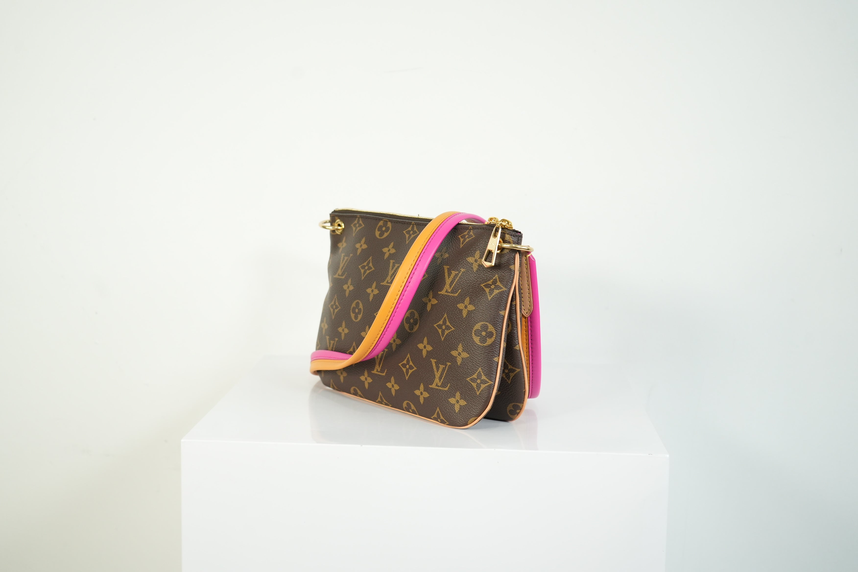 Louis Vuitton Pallas Clutch Monogram Canvas Pink Leather Shoulder Bag