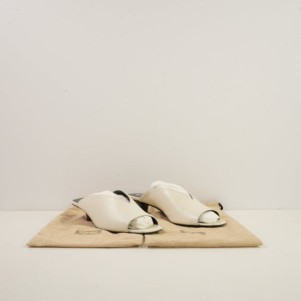 Gucci Leather Mules in White Leather with a Sqaure-Toe Design (size 37) (Dustbag)