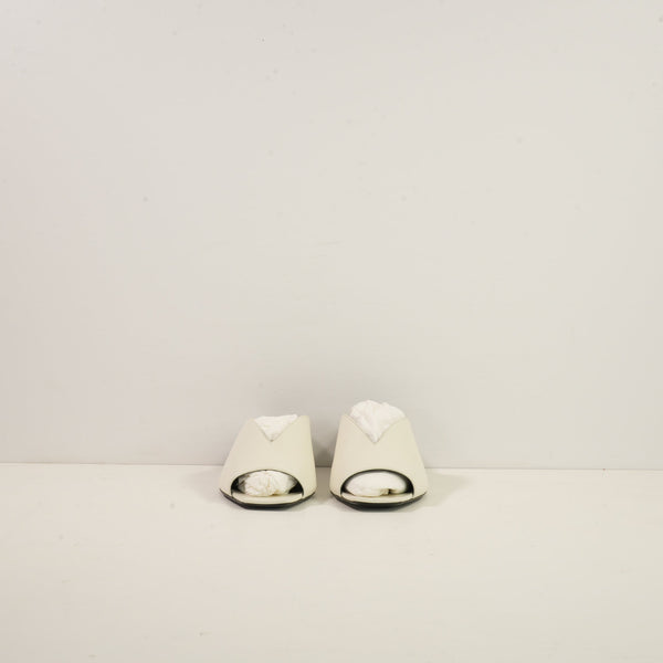 Gucci Leather Mules in White Leather with a Sqaure-Toe Design (size 37) (Dustbag)