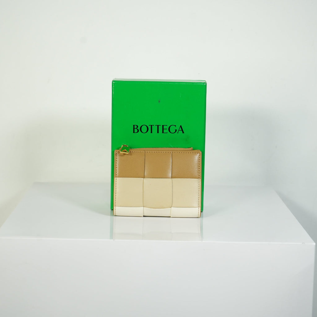 Bottega Veneta Cassette Intrecciato Leather Bi-Fold Beige Tan Cream Wallet Full Set