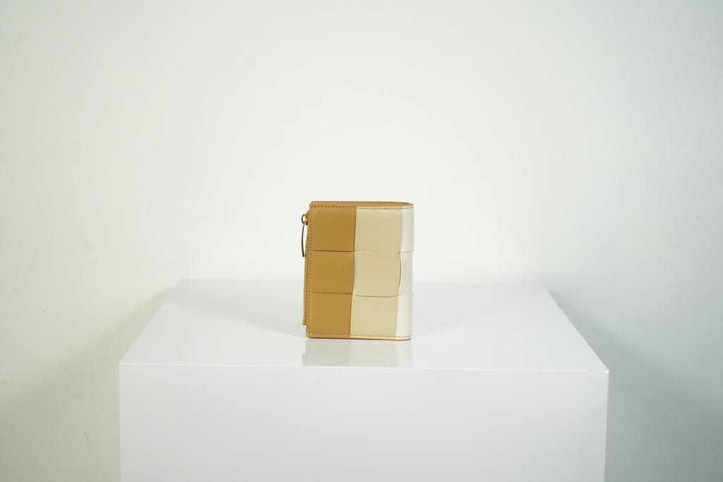 Bottega Veneta Cassette Intrecciato Leather Bi-Fold Beige Tan Cream Wallet Full Set