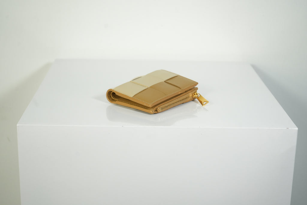 Bottega Veneta Cassette Intrecciato Leather Bi-Fold Beige Tan Cream Wallet Full Set
