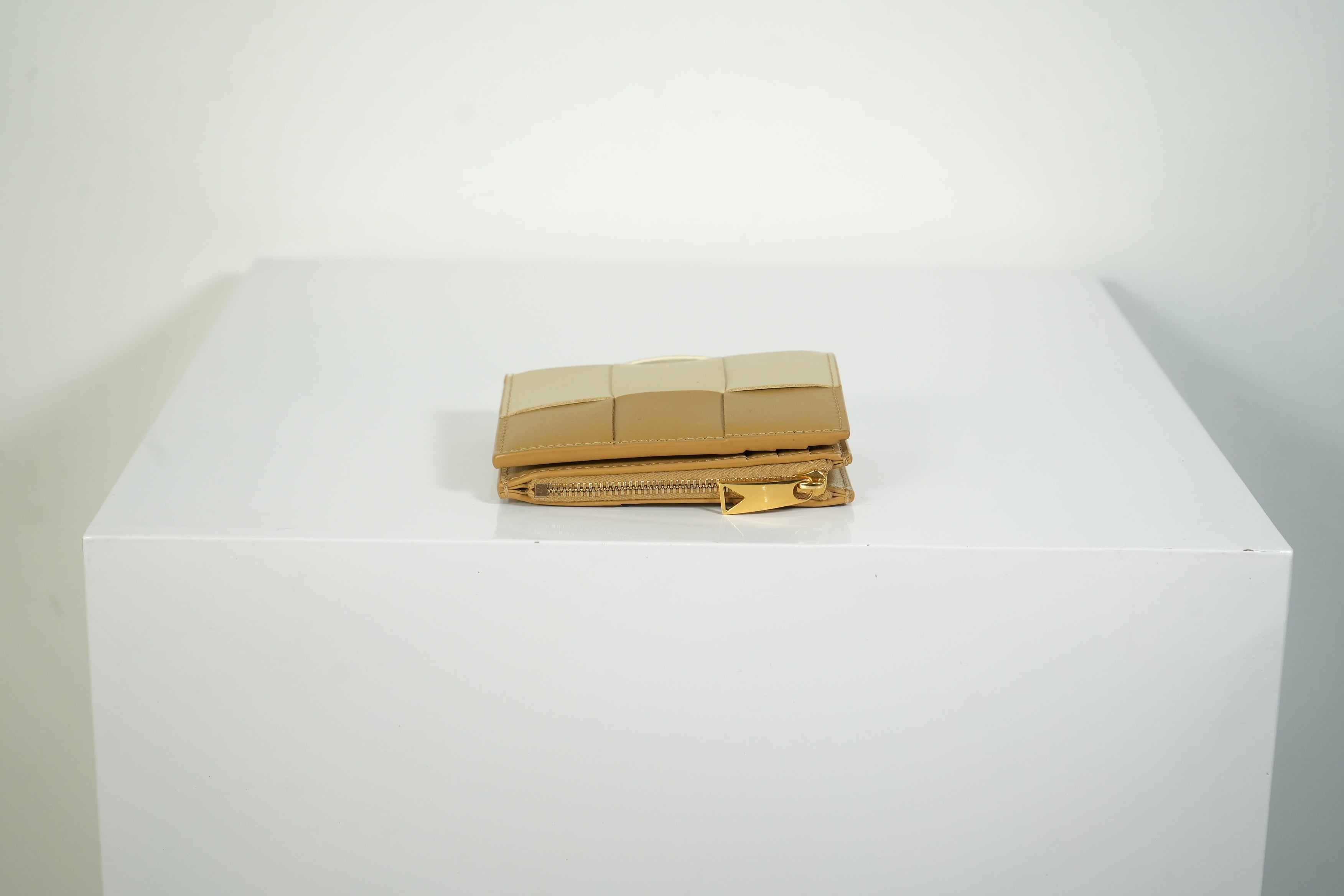 Bottega Veneta Cassette Intrecciato Leather Bi-Fold Beige Tan Cream Wallet Full Set