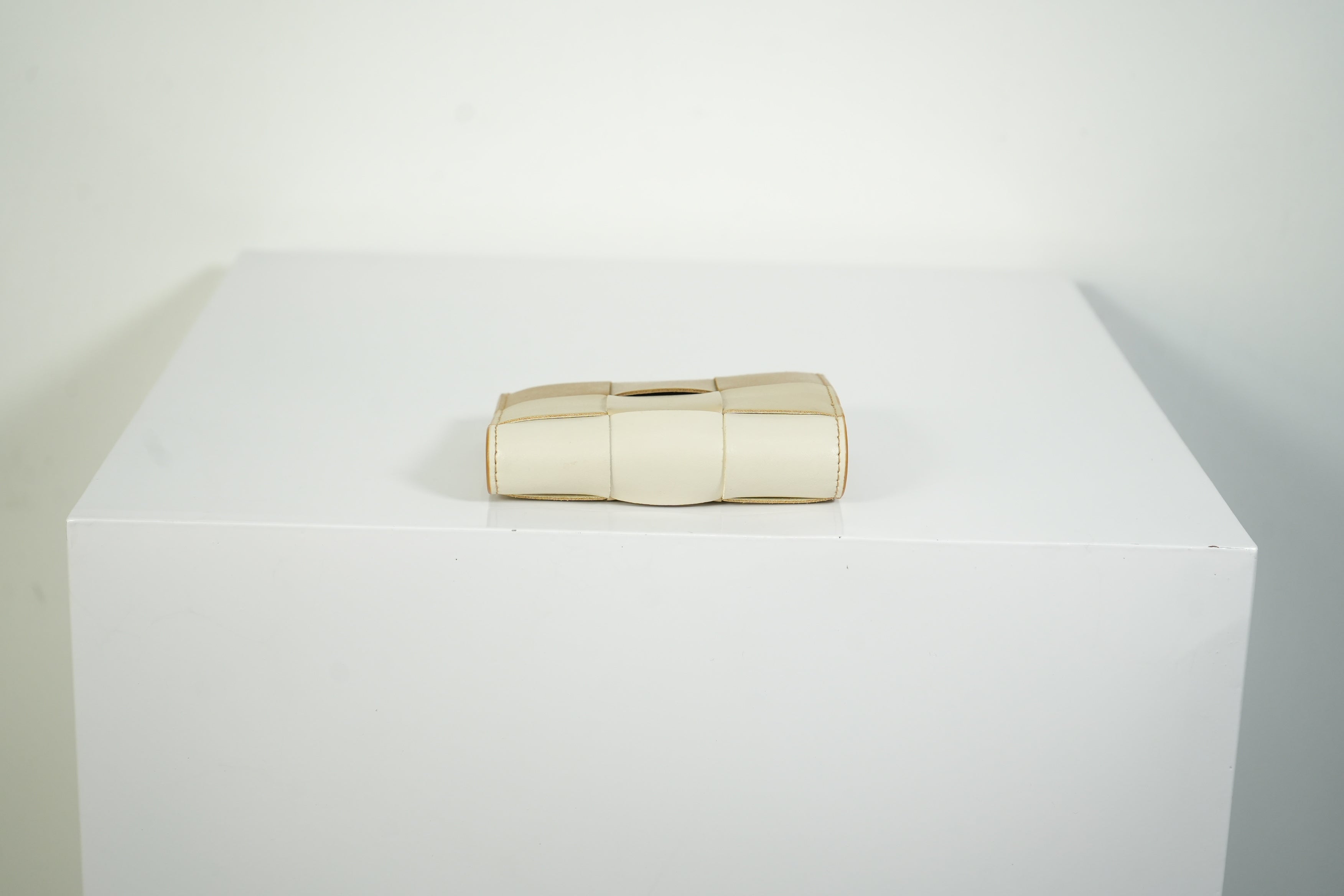 Bottega Veneta Cassette Intrecciato Leather Bi-Fold Beige Tan Cream Wallet Full Set