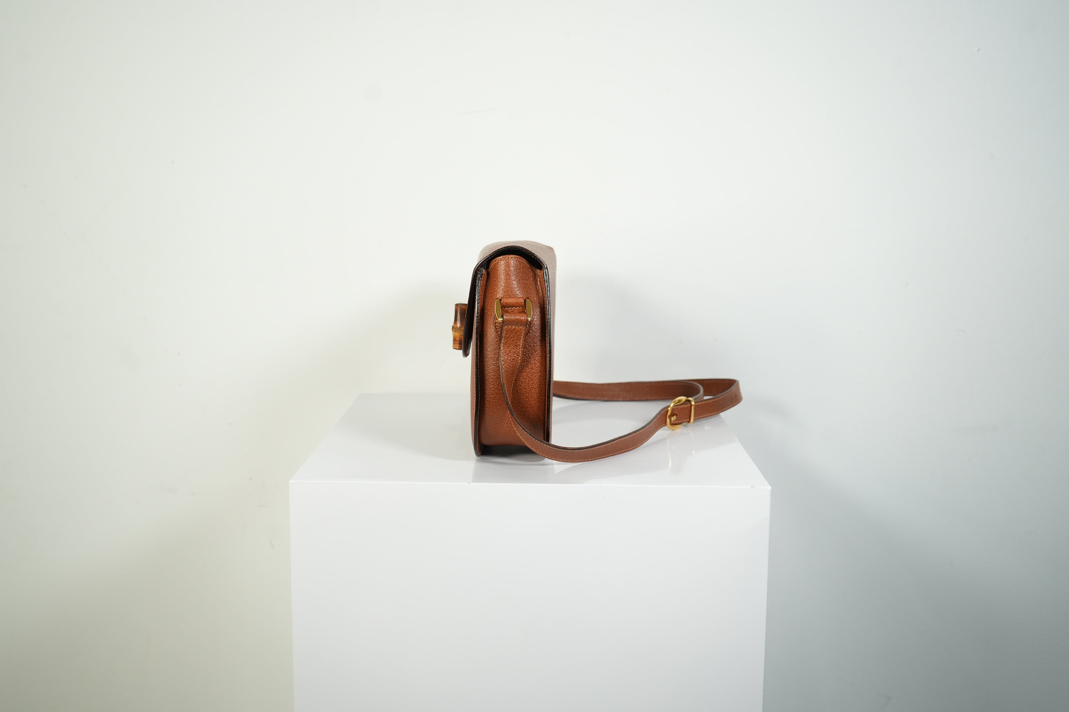 Gucci Bamboo Turnlock Crossbody Bag Brown Pebbled Leather Shoulder Bag