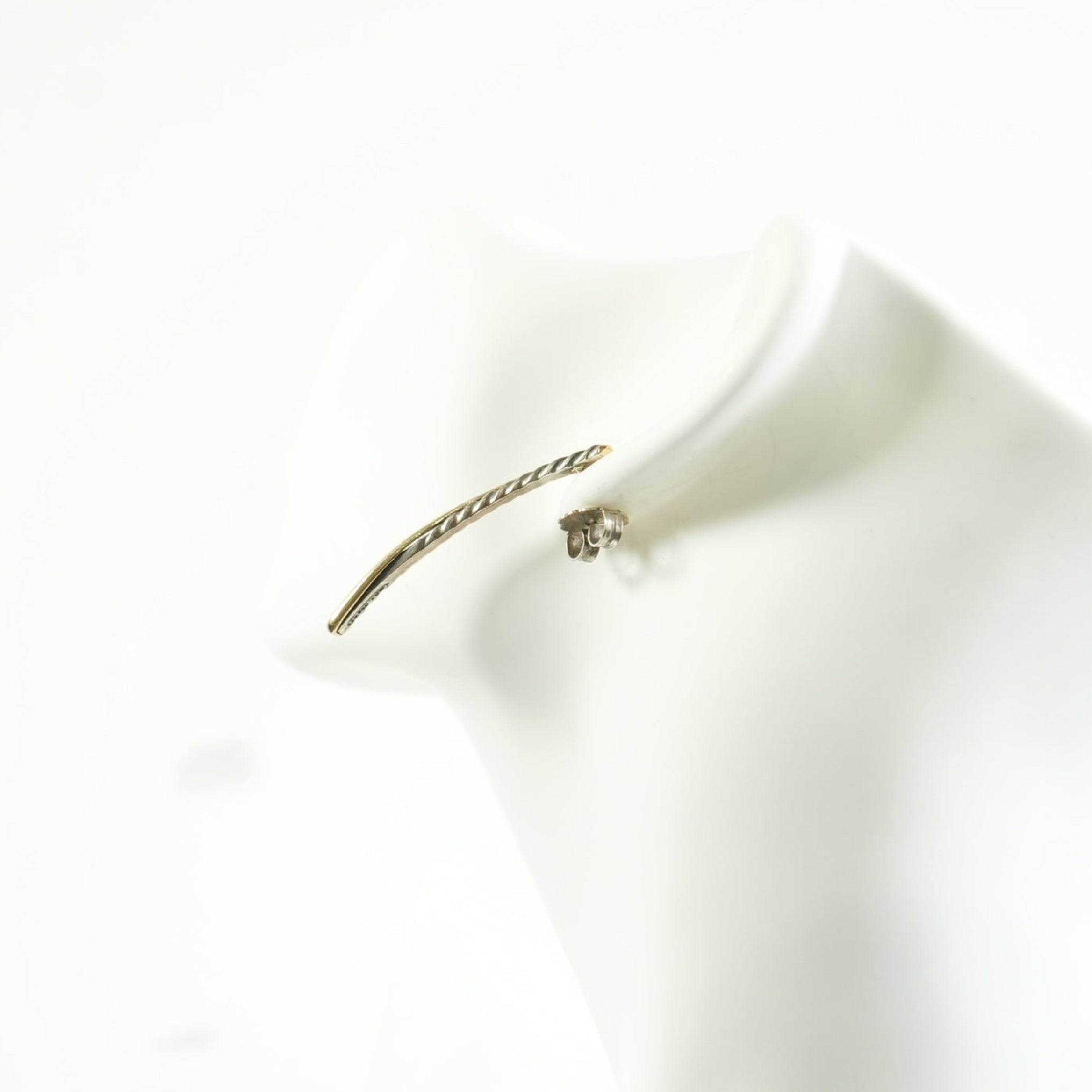 David Yurman crossover earring in Sterling Silver with 18k yellow gold