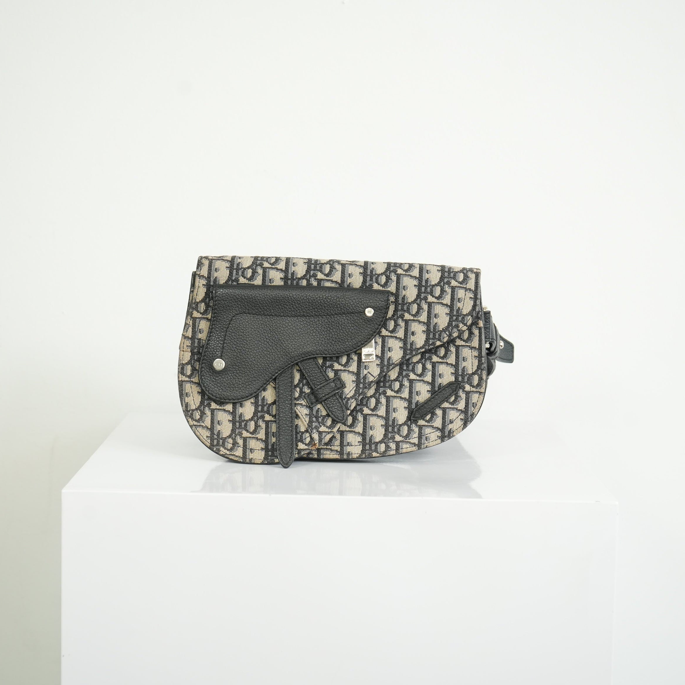 Christian Dior Oblique Saddle Messenger Pouch Bag
