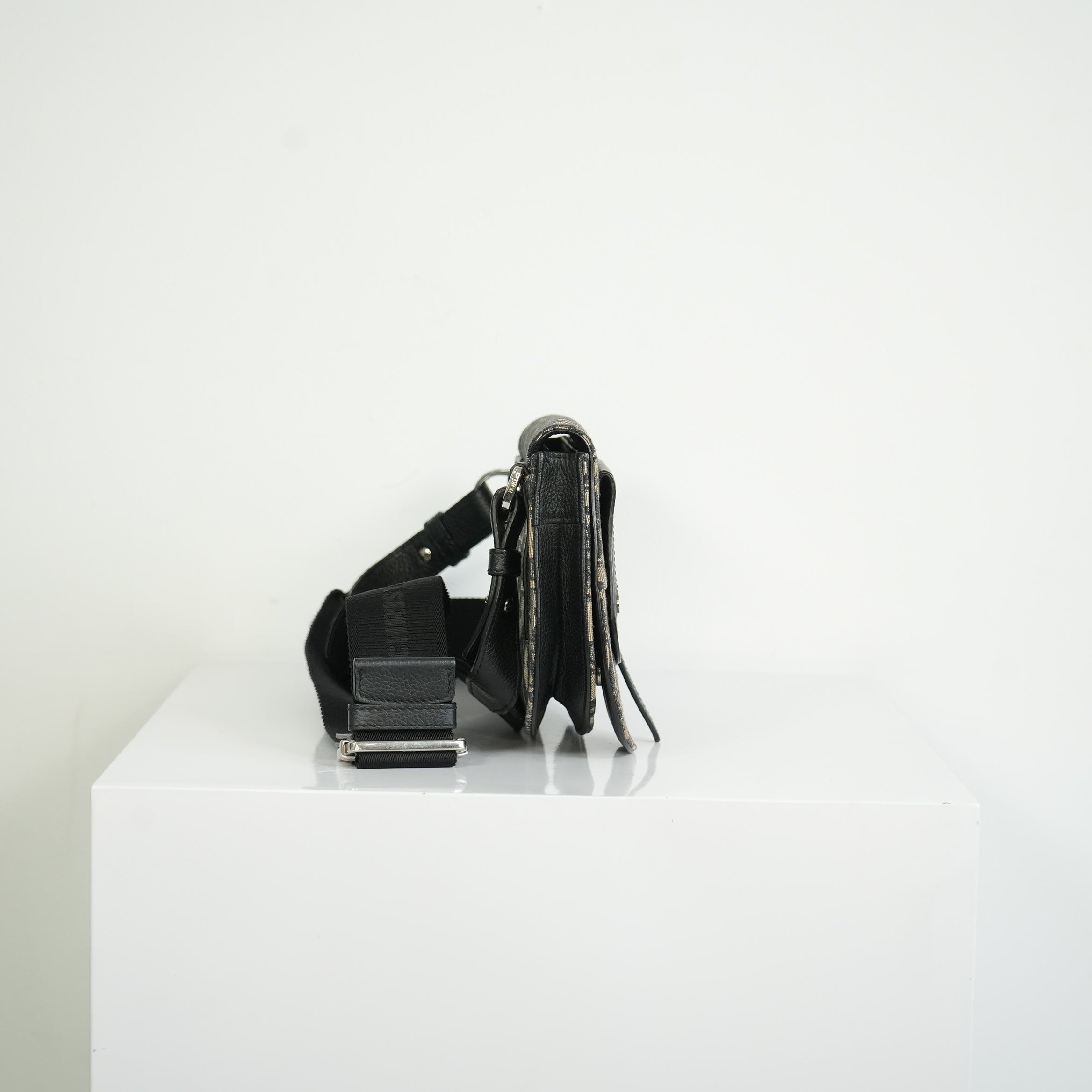 Christian Dior Oblique Saddle Messenger Pouch Bag