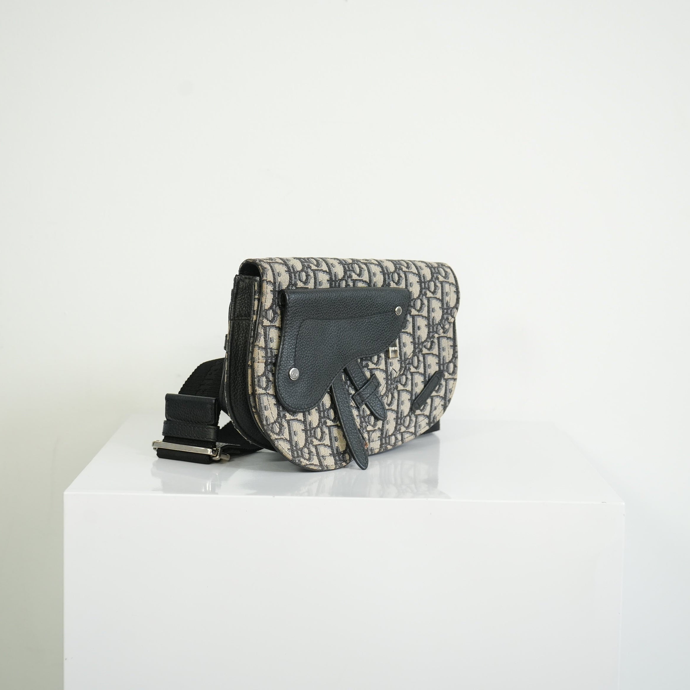Christian Dior Oblique Saddle Messenger Pouch Bag