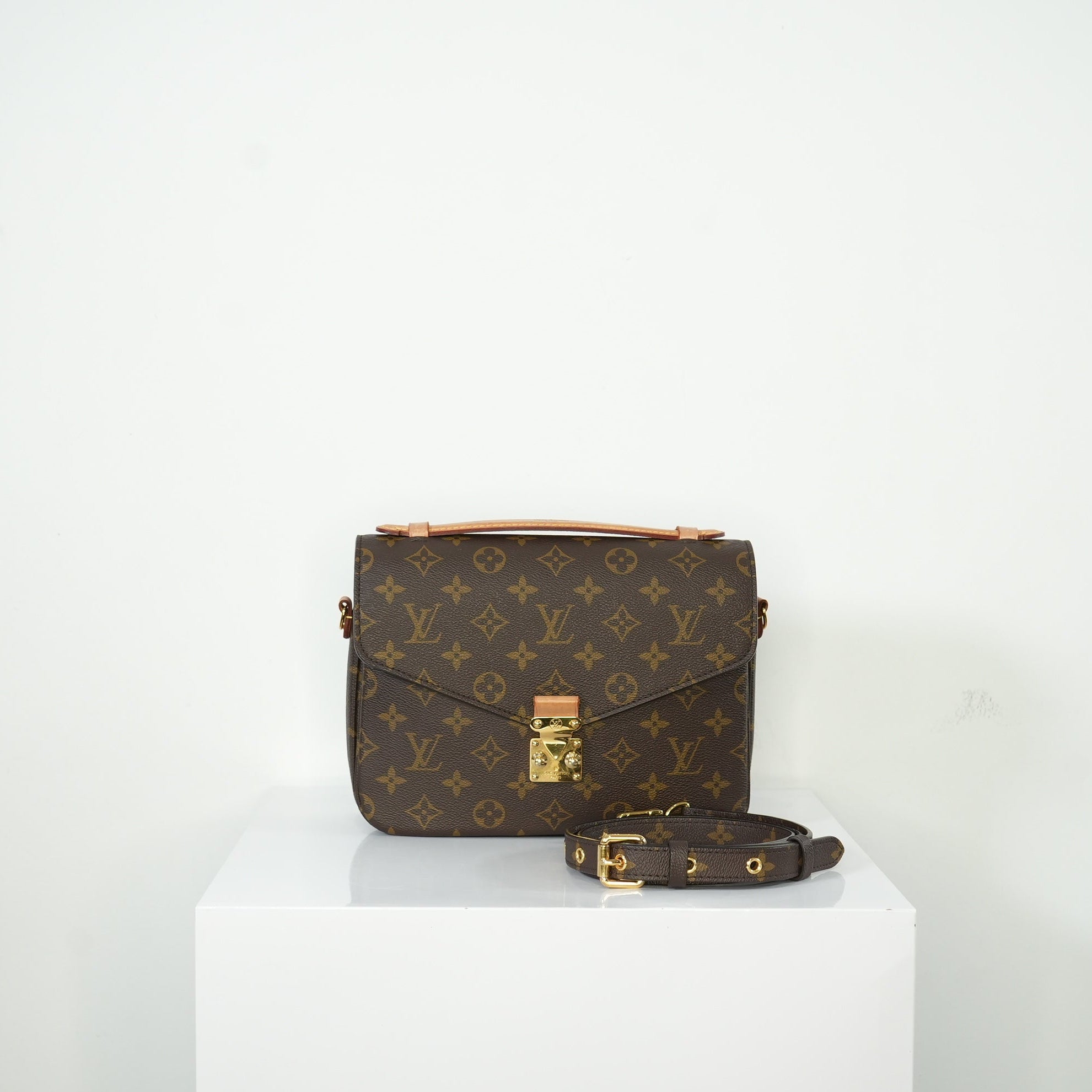 Louis Vuitton Pochette Metis Monogram Bag