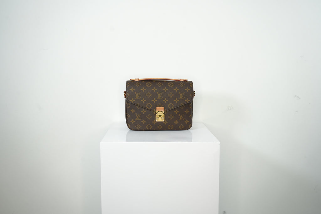 Louis Vuitton Pochette Metis Monogram Bag