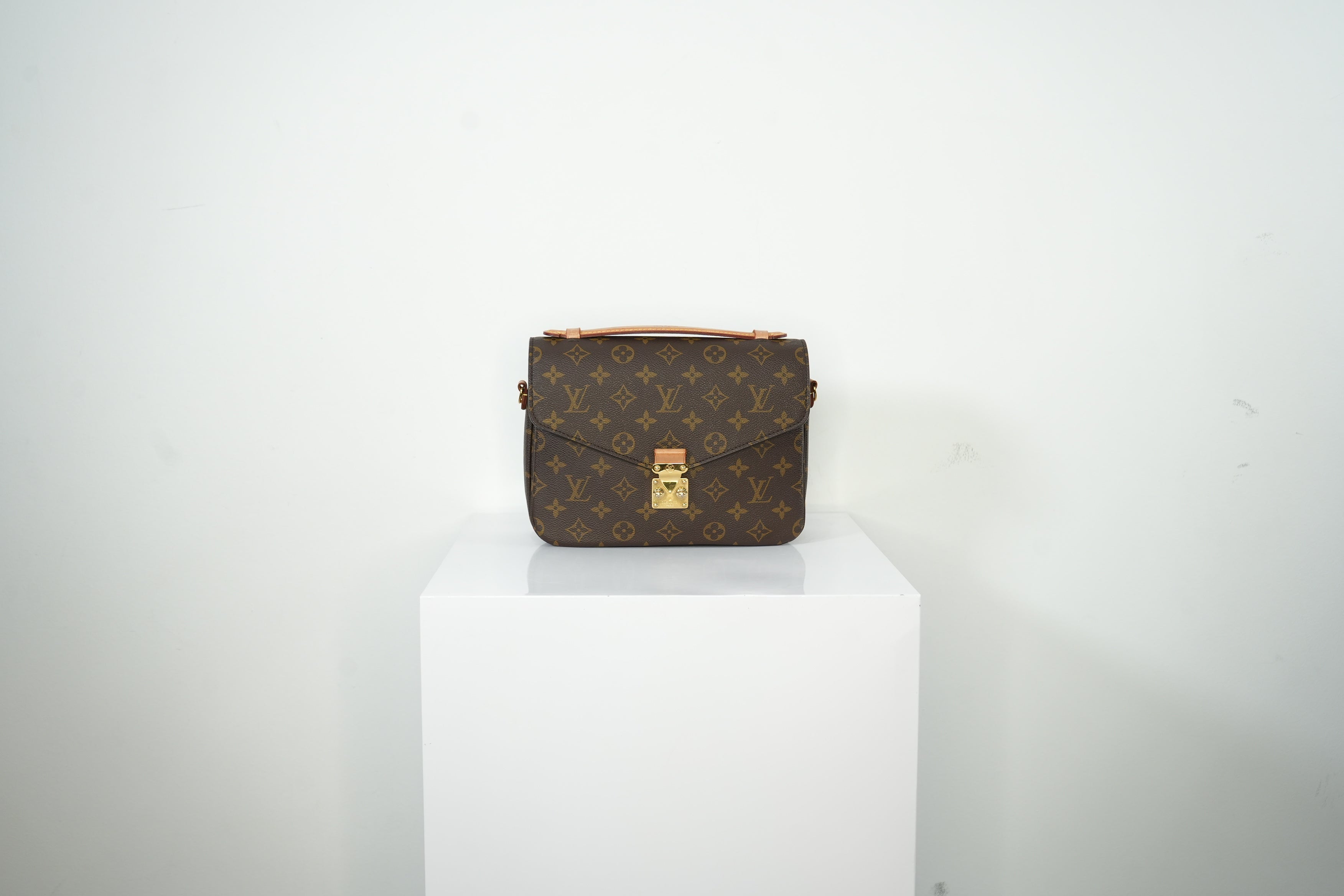 Louis Vuitton Pochette Metis Monogram Bag