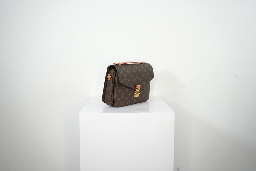 Louis Vuitton Pochette Metis Monogram Bag