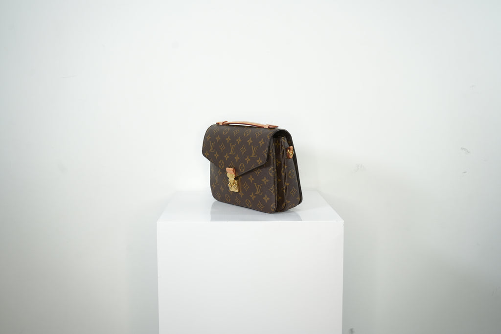 Louis Vuitton Pochette Metis Monogram Bag