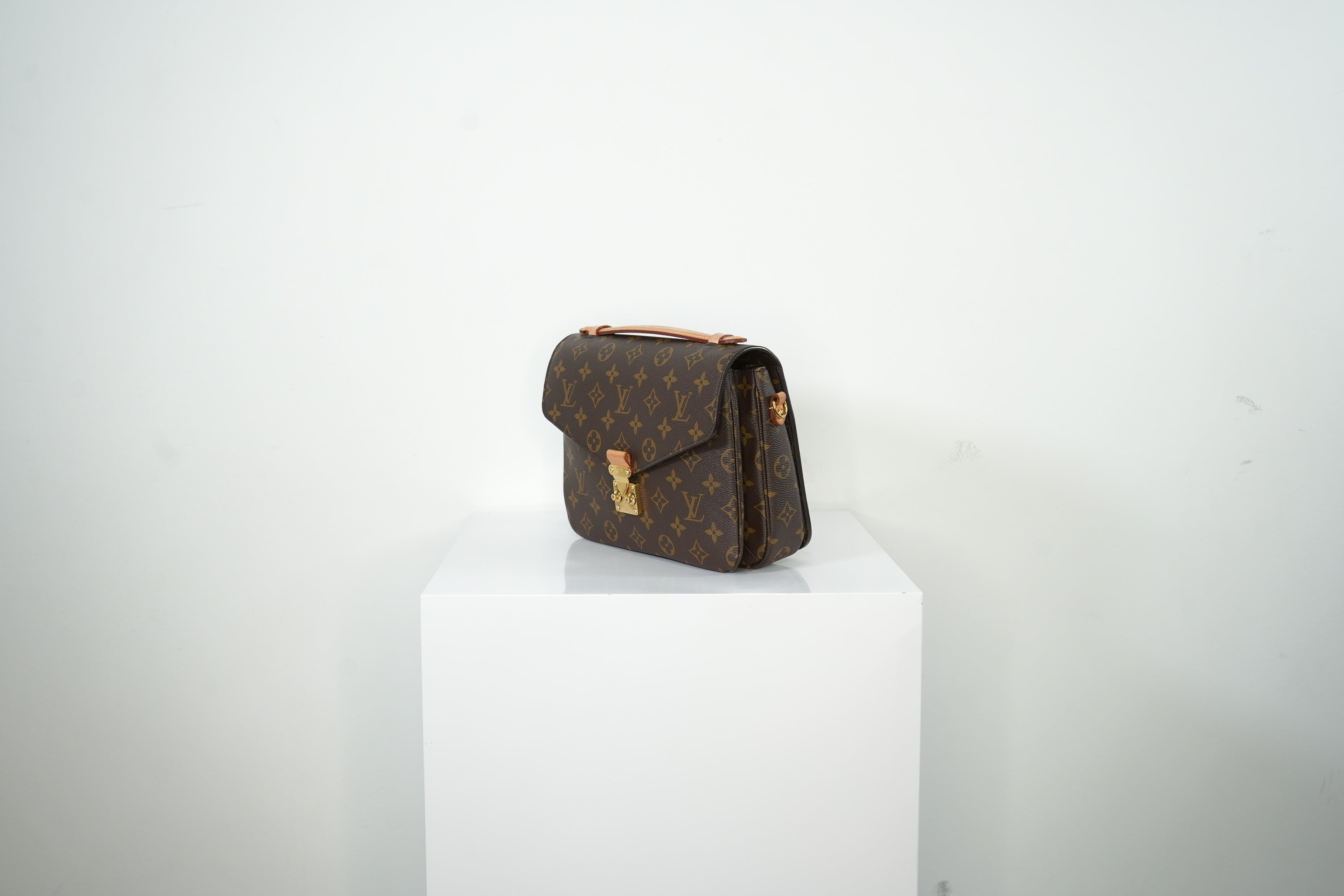 Louis Vuitton Pochette Metis Monogram Bag