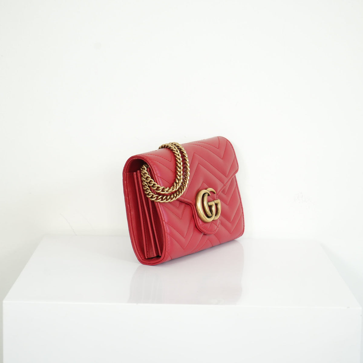 Gucci Marmont Matelasse WOC red