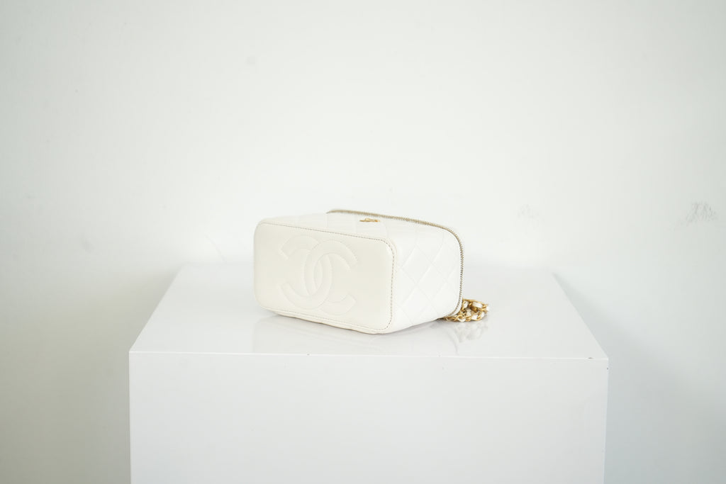 Chanel White Quilted Lambskin Leather Vanity with Dust Bag