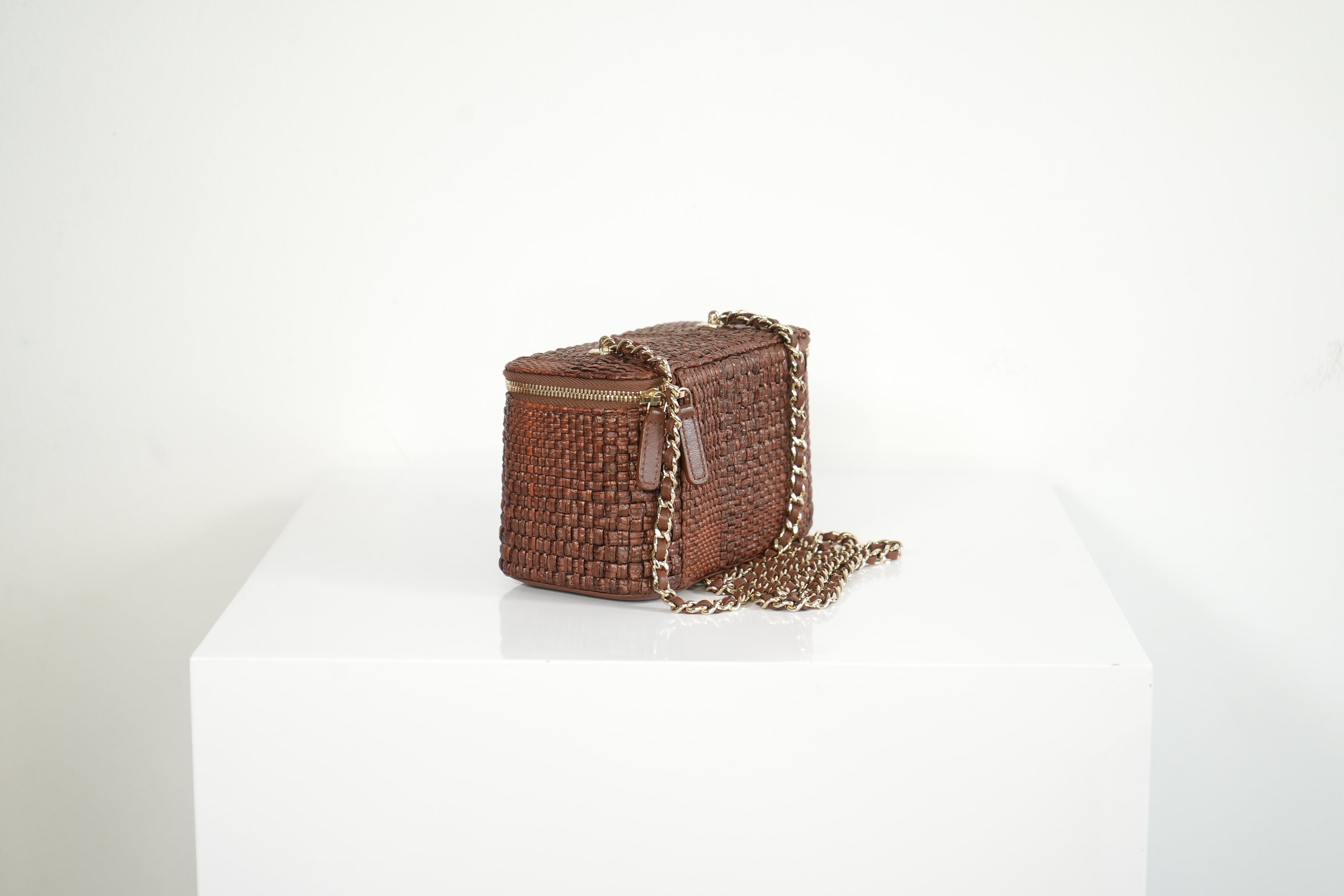 Chanel Classic brown raffia Vanity with chain (full set)