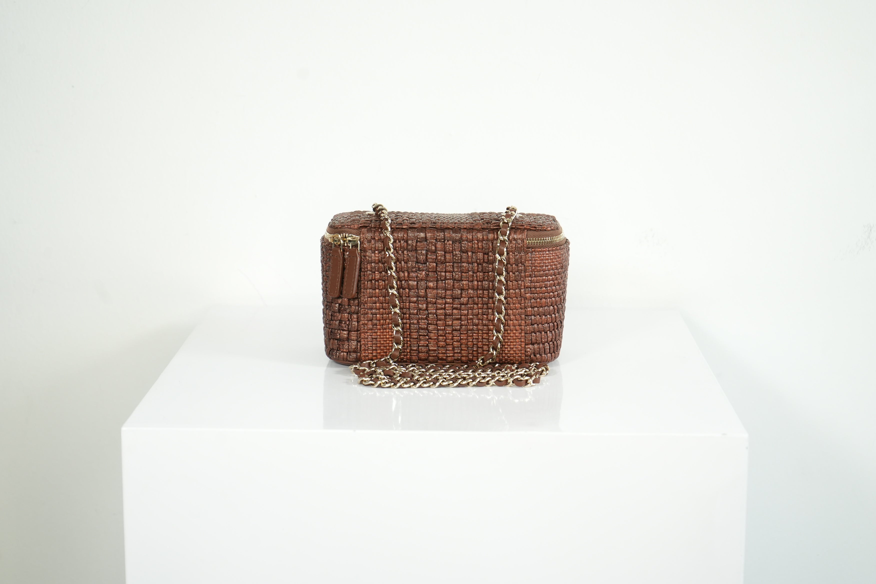 Chanel Classic brown raffia Vanity with chain (full set)