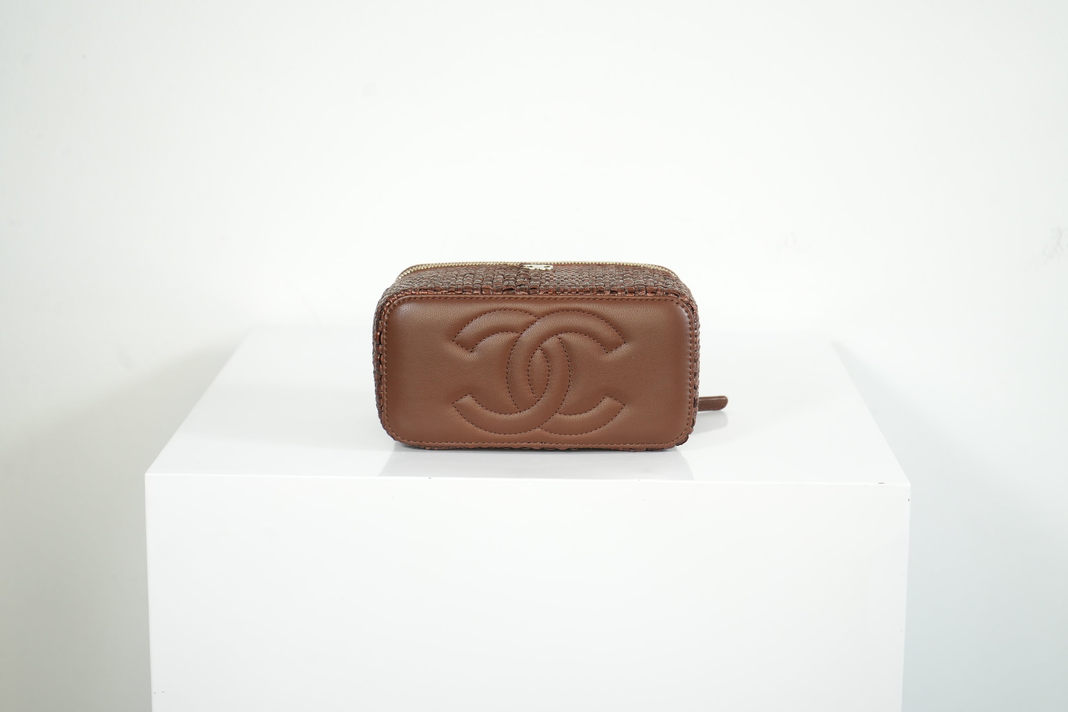 Chanel Classic brown raffia Vanity with chain (full set)
